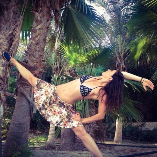 You Won't Believe How Flexible Chloe Bruce Is (35 pics)