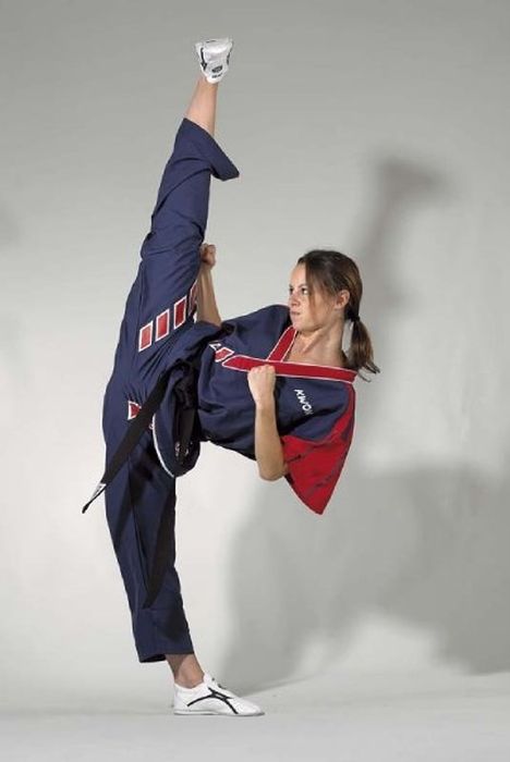 You Won't Believe How Flexible Chloe Bruce Is (35 pics)