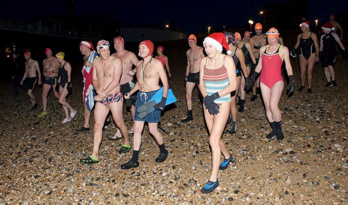 The 50th Anniversary Of The Traditional Christmas Swim (25 pics)