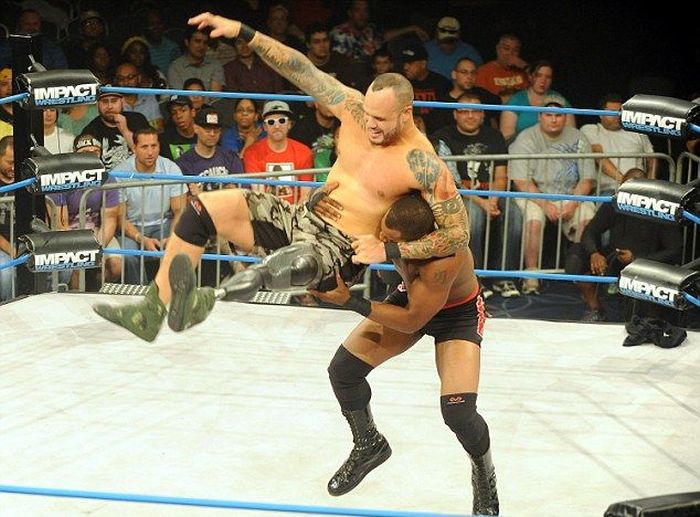 Christopher Melendez Is A Wrestler With A Prosthetic Leg (6 pics)