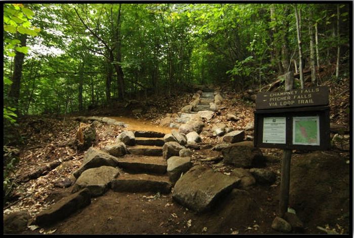 The Jolly Rivers Trail Crew Are Out To Make Your Hikes Easier (6 pics)