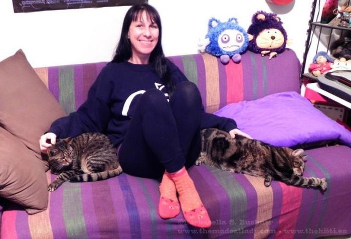 This Crazy Woman Married Her Two Cats (19 pics)