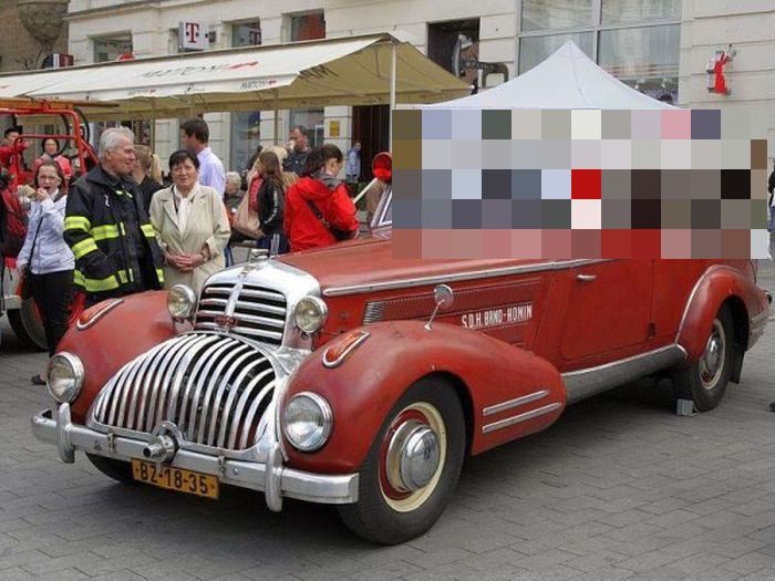 This Vintage Fire Truck Is A Sight To See (3 pics)