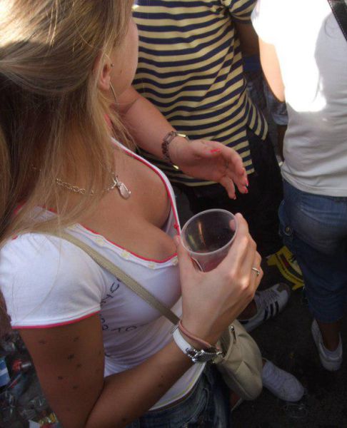 Girls In Revealing Clothing Are Just Great  (72 pics)