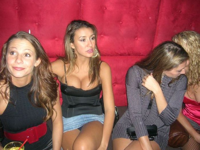 Girls In Revealing Clothing Are Just Great  (72 pics)