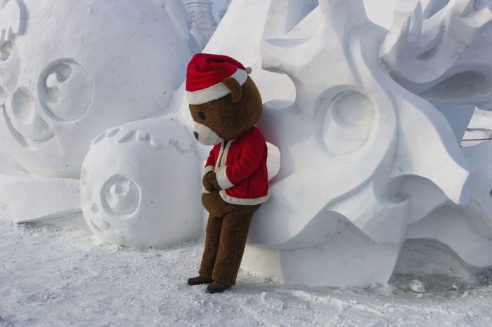 The Amazing Sculptures Of The 2015 Harbin Ice And Snow Festival (27 pics)