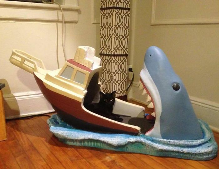 This Baby Now Has A Jaws Inspired Crib (8 pics)
