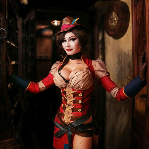 This Mad Moxxi Cosplay Is Beyond Hot (5 pics)