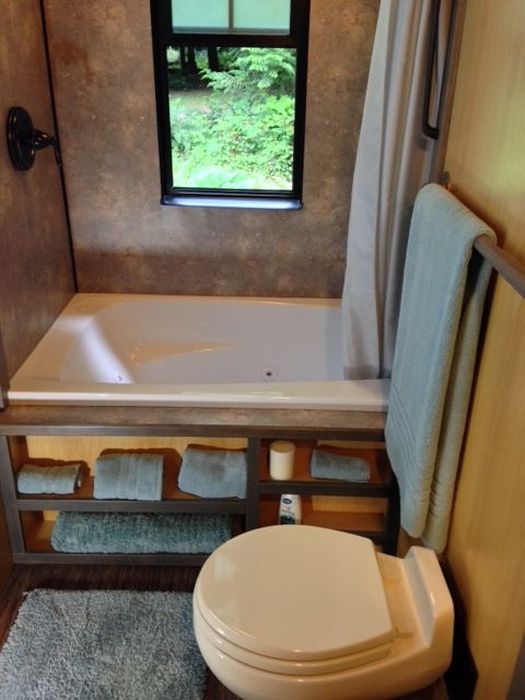 The Nicest Tiny House You Can Buy For $70,000 (9 pics)