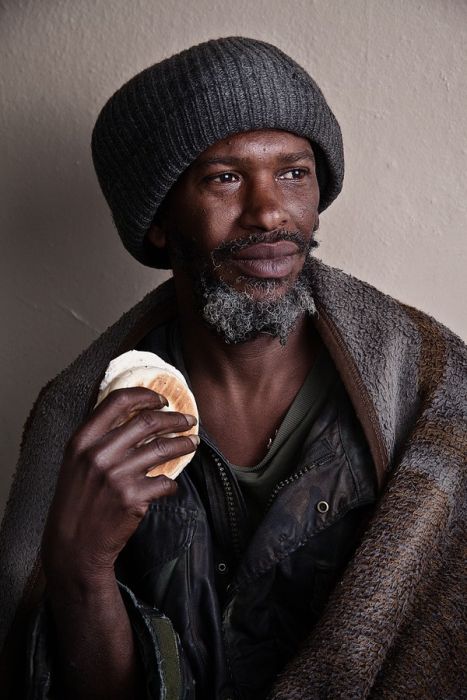 Photographer Is Helping The Homeless With The Bagel Project (21 pics)