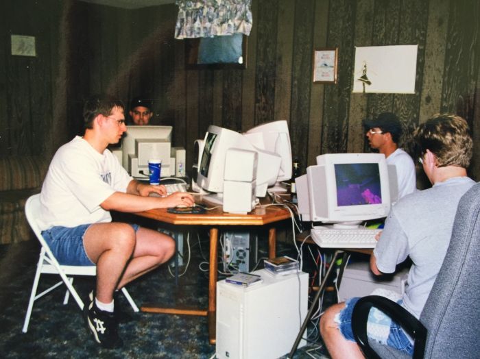 What Multiplayer PC Gaming Looked Like In 1998 (5 pics)