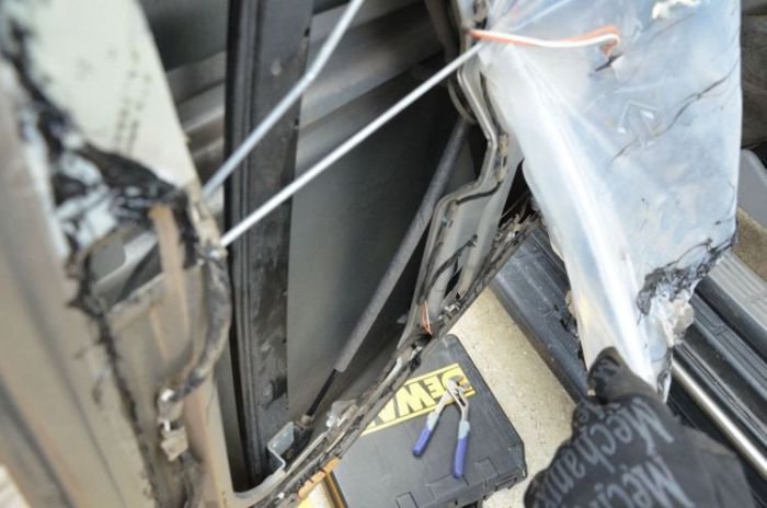 There Was A Very Special Surprise Inside This Car Door (16 pics)