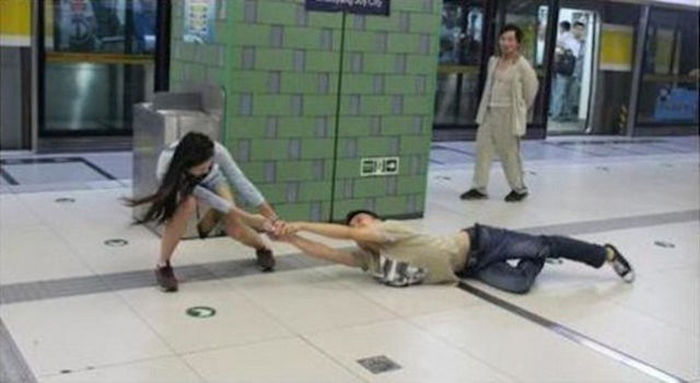 Girl Shows Her Boyfriend Who's In Charge (6 pics)