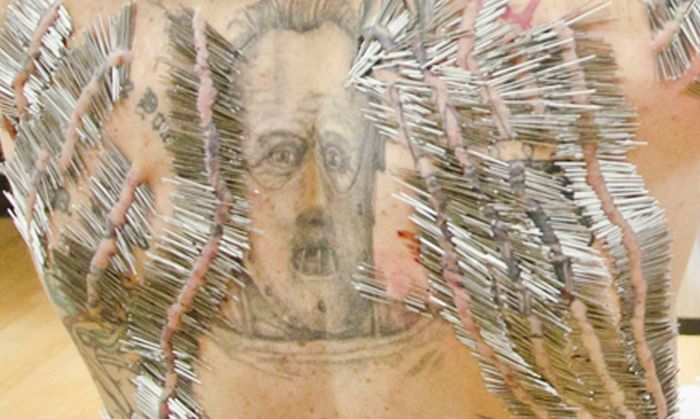 Man Breaks Disturbing Record With Needles (6 pics)