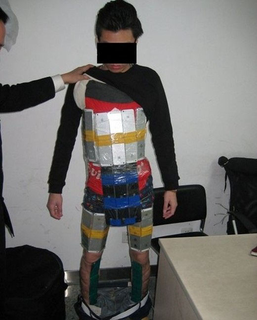 This Man Tried To Smuggle 94 iPhones (5 pics)