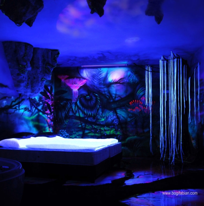 These Rooms Transform Into Something Incredible When The Lights Go Out (15 pics)