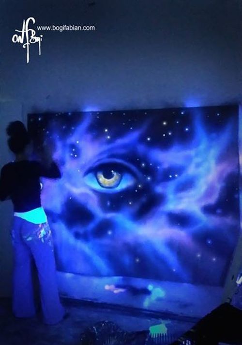 These Rooms Transform Into Something Incredible When The Lights Go Out (15 pics)