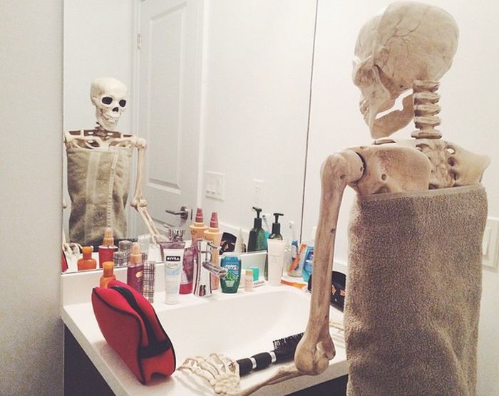 This Skeleton Represents Every Girl On Instagram (29 pics)