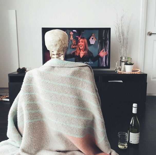 This Skeleton Represents Every Girl On Instagram (29 pics)