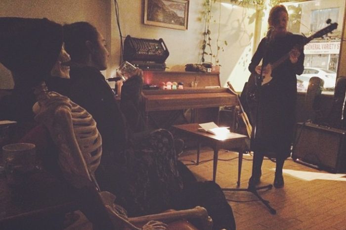 This Skeleton Represents Every Girl On Instagram (29 pics)