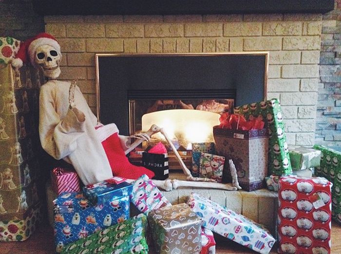 This Skeleton Represents Every Girl On Instagram (29 pics)