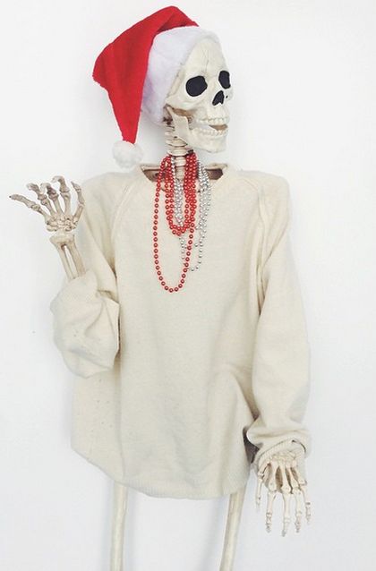 This Skeleton Represents Every Girl On Instagram (29 pics)