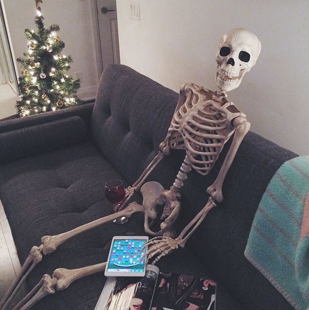 This Skeleton Represents Every Girl On Instagram (29 pics)