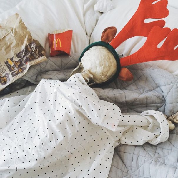 This Skeleton Represents Every Girl On Instagram (29 pics)