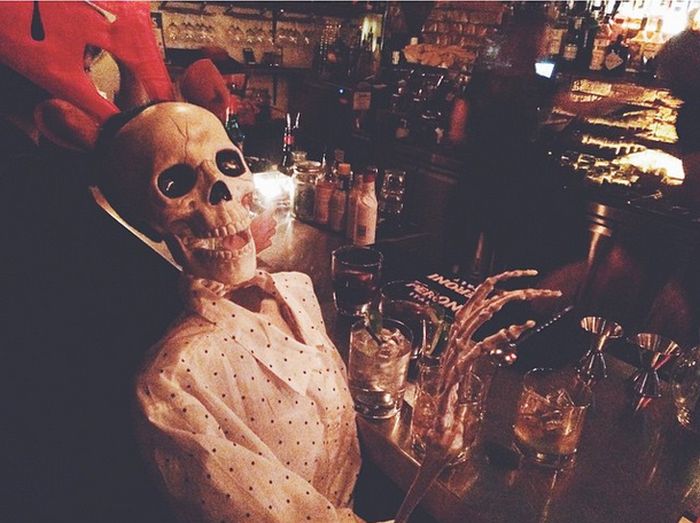 This Skeleton Represents Every Girl On Instagram (29 pics)