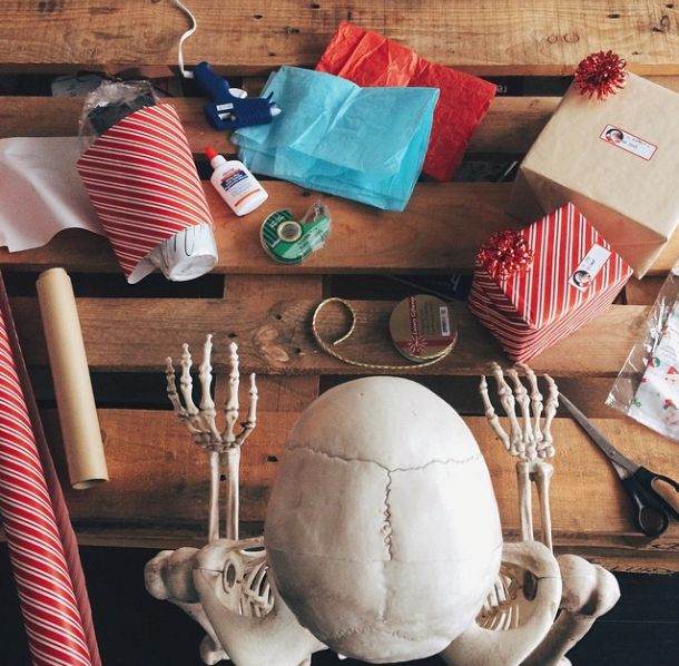 This Skeleton Represents Every Girl On Instagram (29 pics)