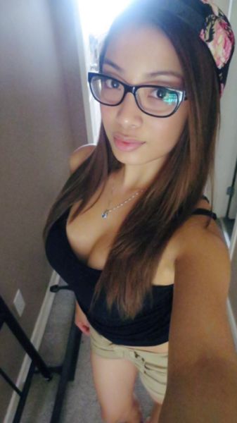 Pretty Girls in Glasses (45 pics)