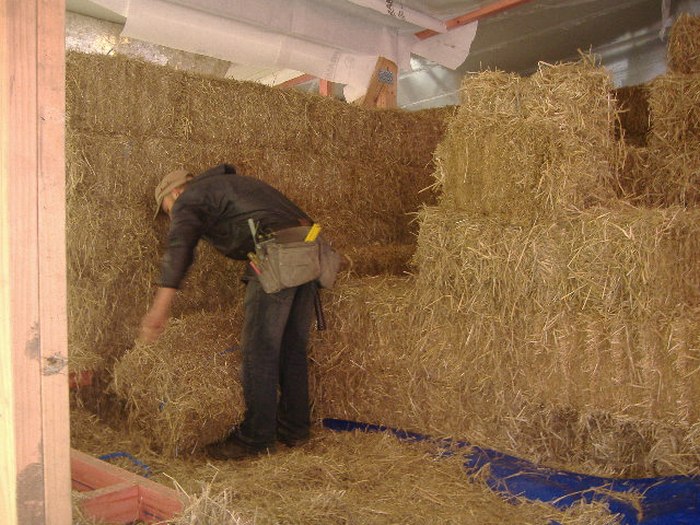 You Won't Believe This House Is Made Of Straw (37 pics)