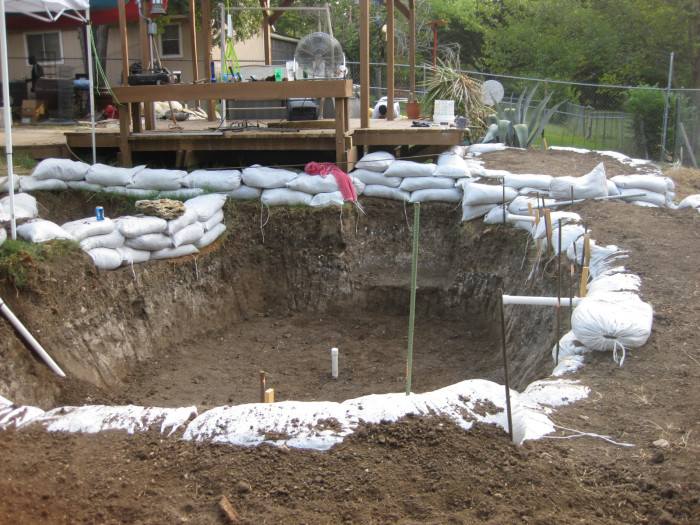Man Turns Grief Into An Amazing Tropical Pool (30 pics)