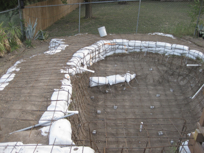 Man Turns Grief Into An Amazing Tropical Pool (30 pics)