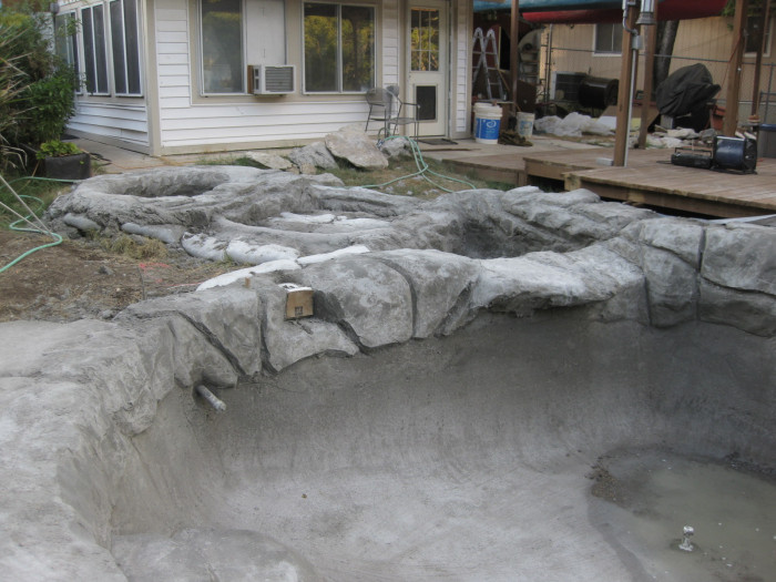 Man Turns Grief Into An Amazing Tropical Pool (30 pics)
