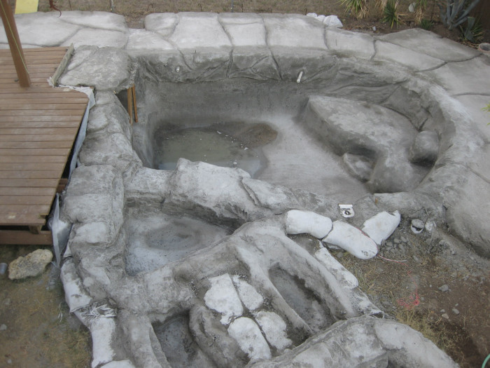 Man Turns Grief Into An Amazing Tropical Pool (30 pics)