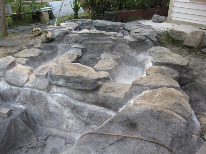 Man Turns Grief Into An Amazing Tropical Pool (30 pics)