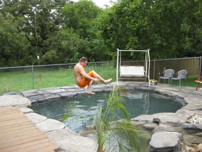 Man Turns Grief Into An Amazing Tropical Pool (30 pics)
