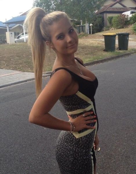 The Tighter The Dress The Sweeter The Juice (43 pics)