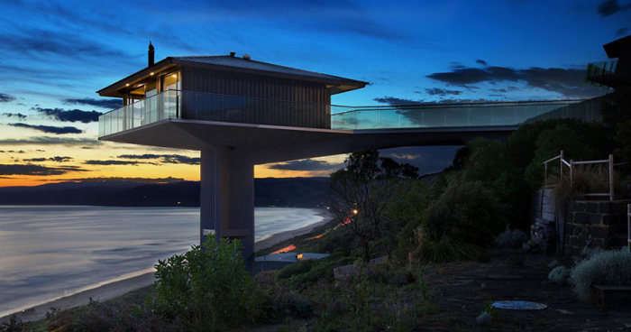 This Australian House Will Make You Believe It's Floating (14 pics)
