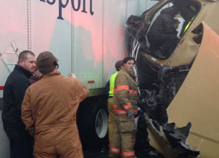 It's A Miracle This Driver Wasn't Crushed (10 pics)