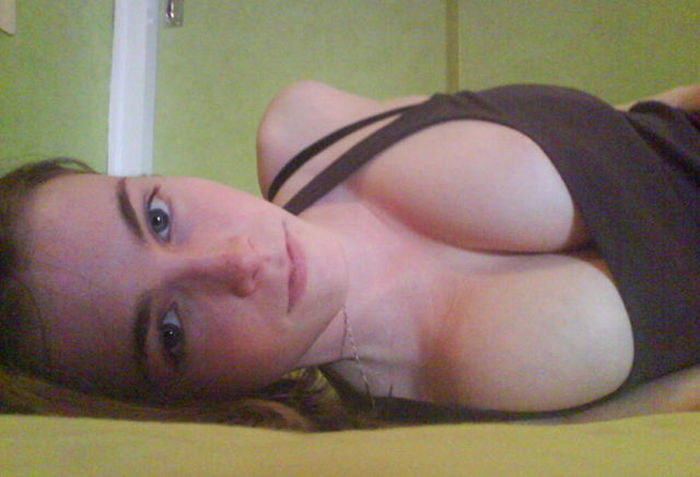 Beautiful Busty Girls (37 pics)