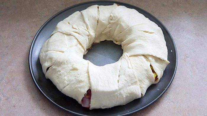 How To Make A Spicy Italian Crescent Ring (6 pics)