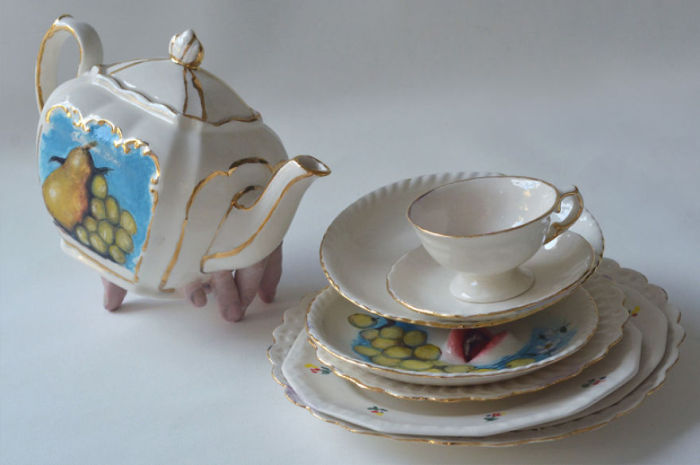 This Sculptor Adds Fingers And Mouths To Ceramics (18 pics)