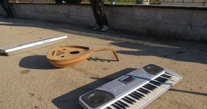 ISIS Police Give Musicians 90 Lashings For Playing A Keyboard (6 pics)