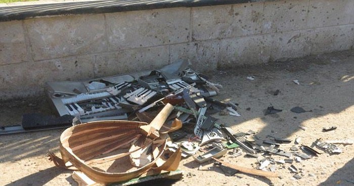 ISIS Police Give Musicians 90 Lashings For Playing A Keyboard (6 pics)