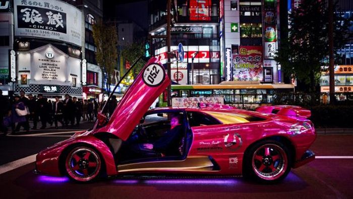 Check Out Japan's LED Lamborghini Mob (24 pics)