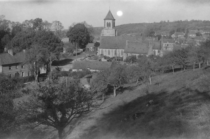 Collector Finds 31 Rolls Of Undeveloped Film By An Unknown WW II Soldier  (21 pics)