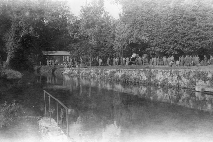 Collector Finds 31 Rolls Of Undeveloped Film By An Unknown WW II Soldier  (21 pics)