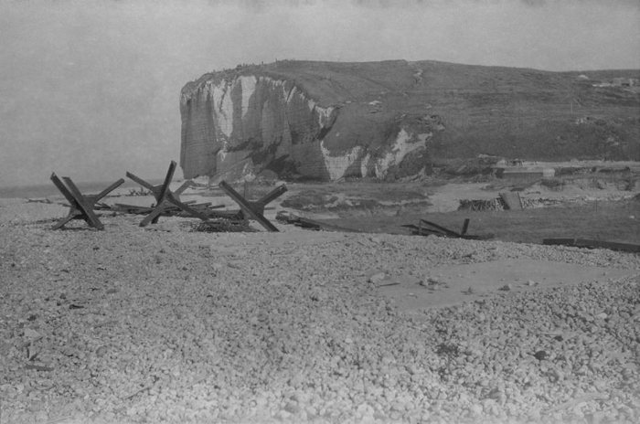 Collector Finds 31 Rolls Of Undeveloped Film By An Unknown WW II Soldier  (21 pics)